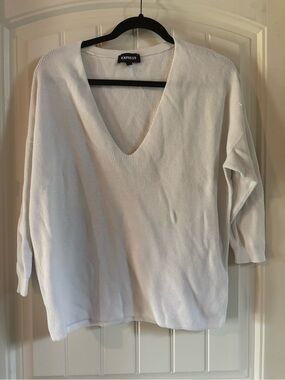 Express Women's Ivory V-Neck Sweater